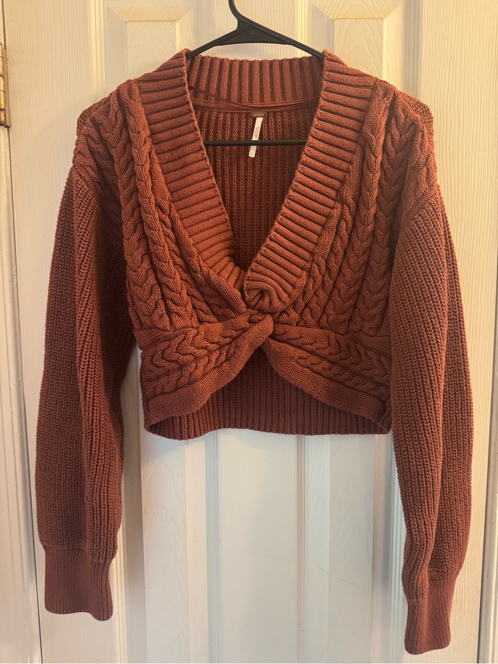 Free People Emilie Twist Front Cable Knit Cropped Sweater Rust Cherry Cola L